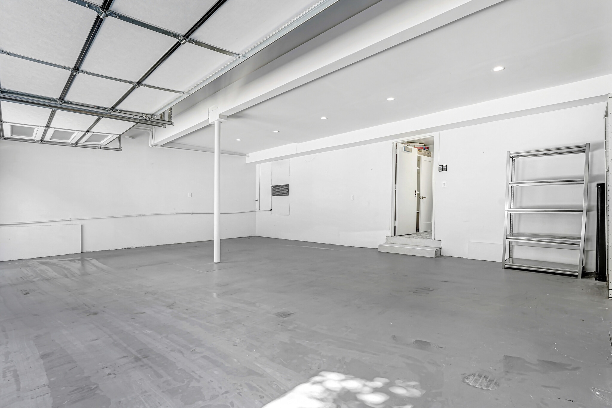 3 car garage - 4611 Louise Ave