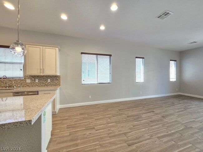 Building Photo - 8090 Ancient Oaks Ave