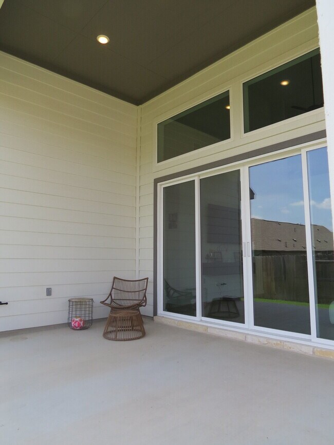 Building Photo - 404 Lariat Lp