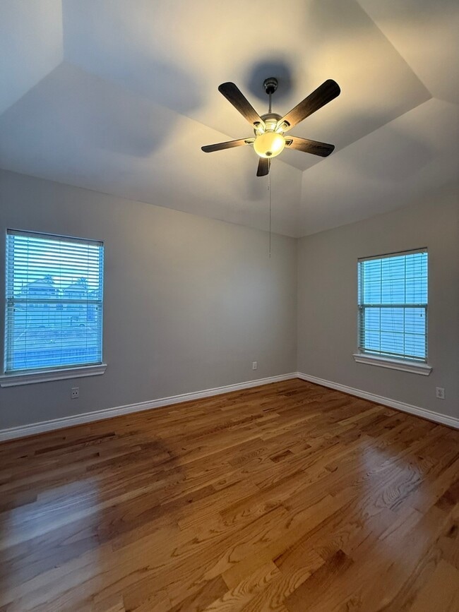 Building Photo - 2939 Clinton Dr