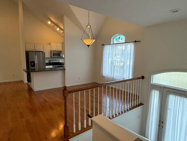 Building Photo - Beautiful Home behind ETSU and 5 minute drive to VAMC