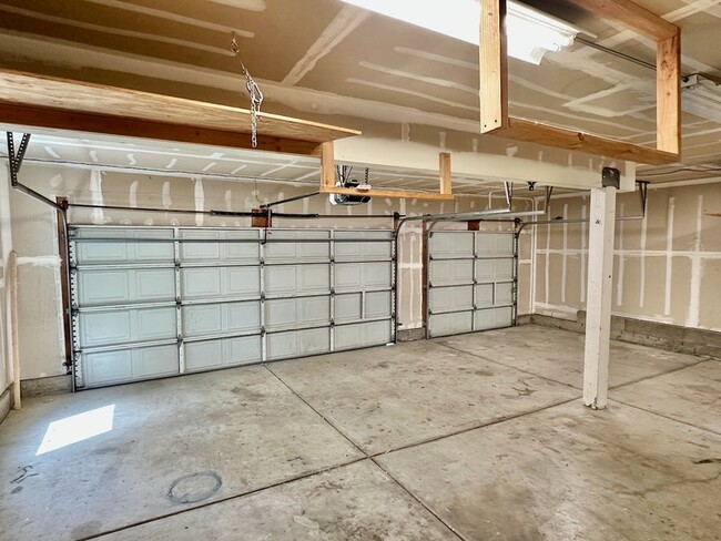 Building Photo - 515 Adriana Pl