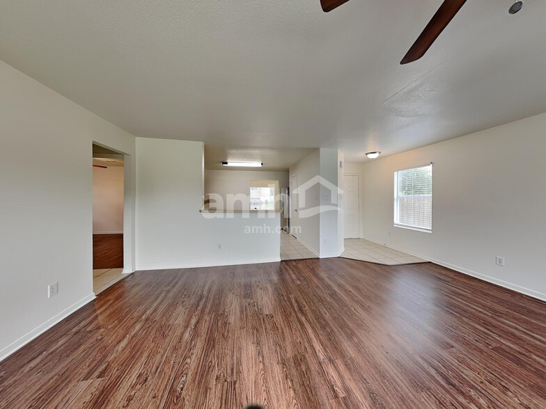 Building Photo - 5634 Cinnamon Lake Dr