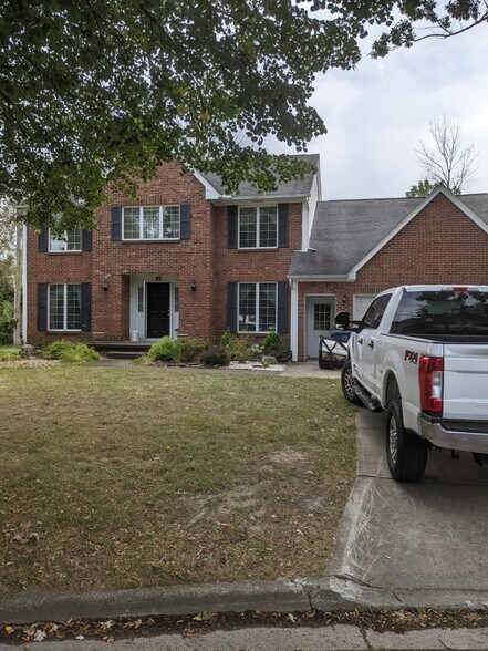 Primary Photo - 19 Sandhollow Ct