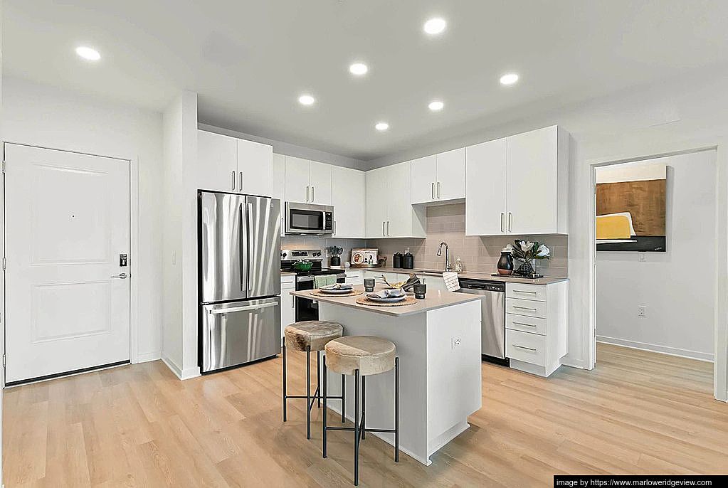 Building Photo - 1310 Ridgeview Cir