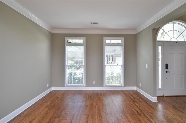 Building Photo - 905 Lancaster Way NW