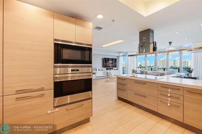Building Photo - 17301 Biscayne Blvd
