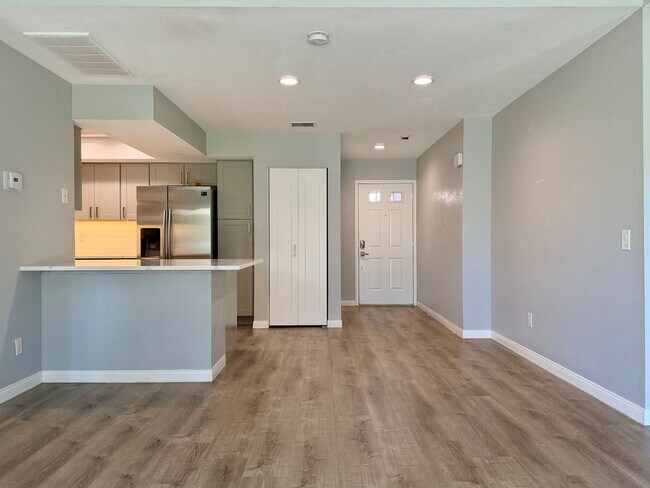 Building Photo - AVAILABLE NOW! BEAUTIFUL 2-Bedroom 2 -bathroom Condo in La Quinta Palms!
