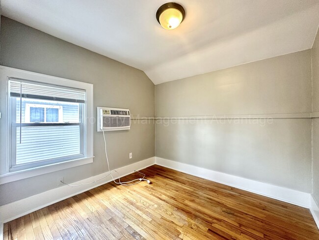Building Photo - 541 Pearson St