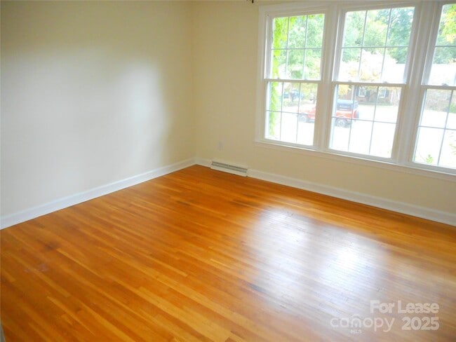 Building Photo - 8917 Nottoway Dr