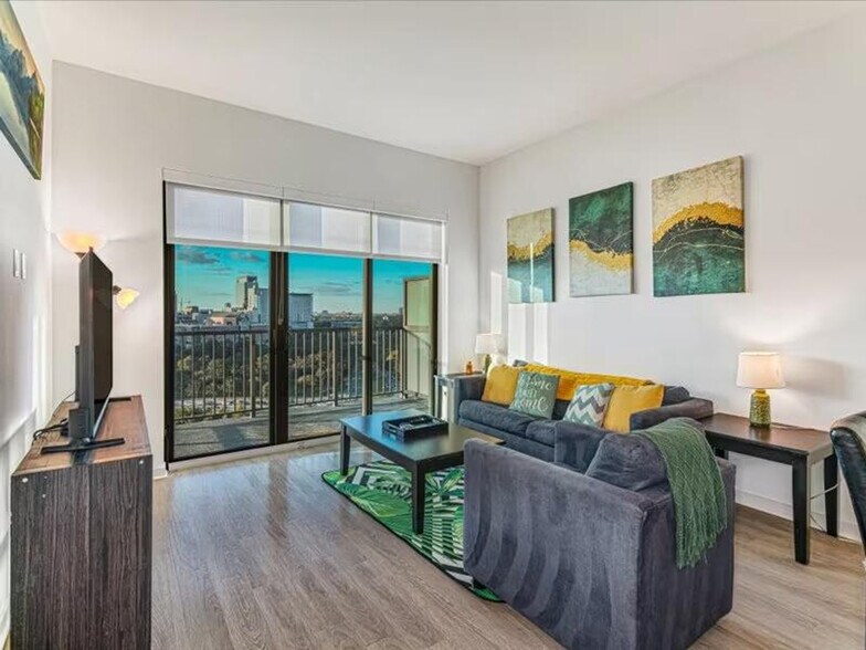 Building Photo - 2121 Holcombe Blvd