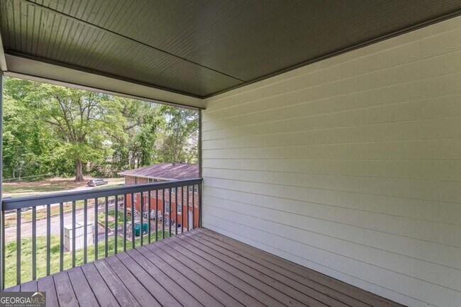 Building Photo - 1410 Eastland Rd SE