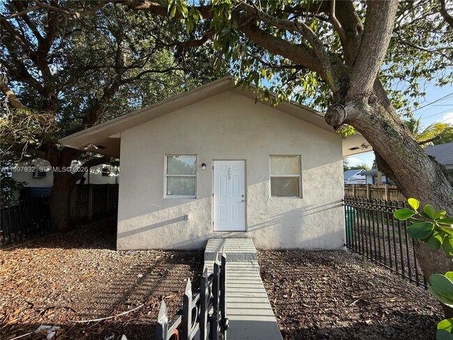 Building Photo - 253 NW 48th St
