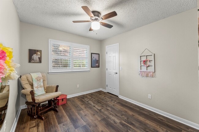 Building Photo - 9418 Wandsworth Dr