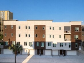 Building Photo - 368 6th St S