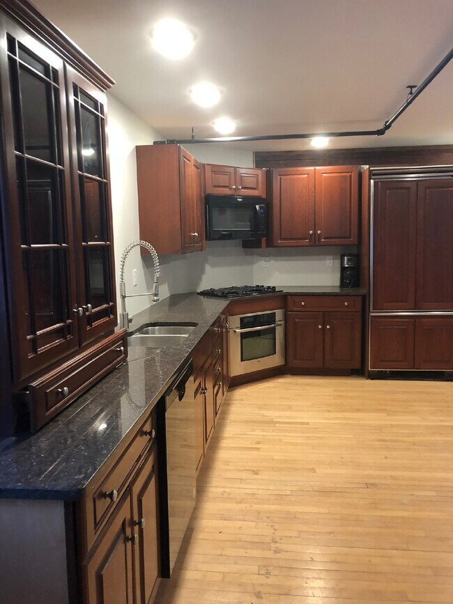 Building Photo - 13 Tavern Wy