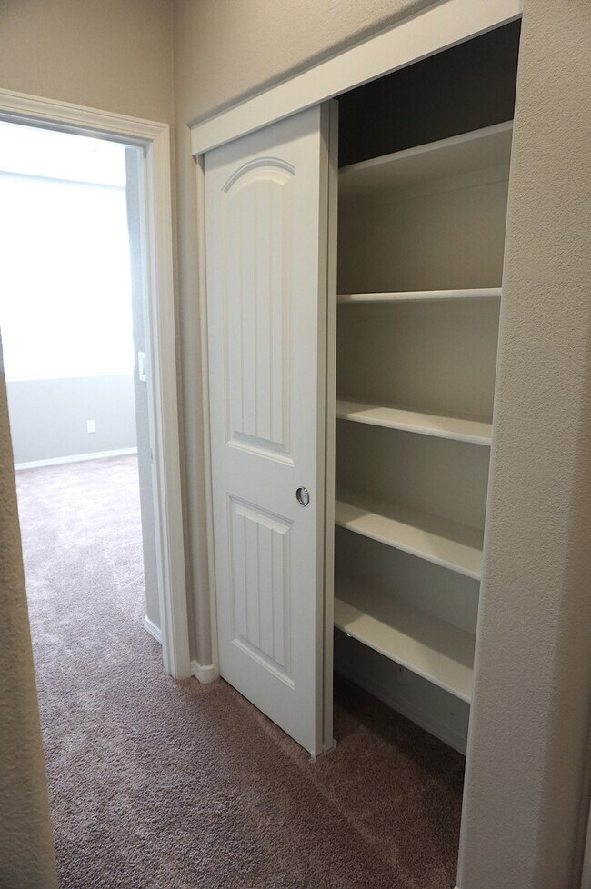 Building Photo - Wonderful 3 bedroom in Rio Rancho. Don't m...
