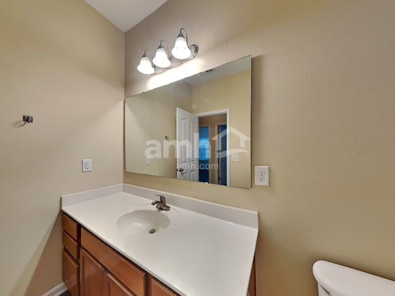 Building Photo - 5279 Crosswinds Rd