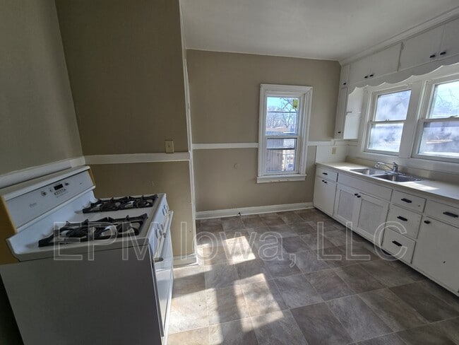 Building Photo - 511 Ricker St