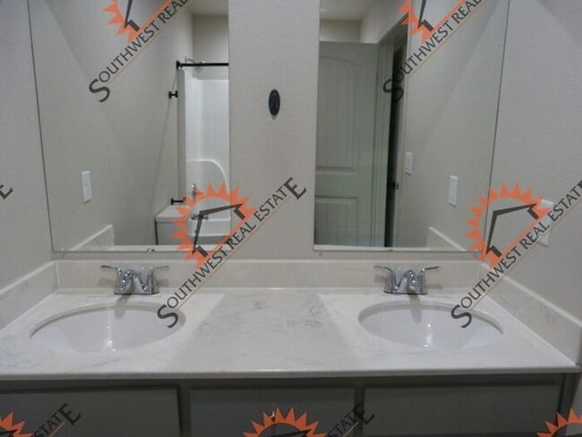 Building Photo - Modern 2 BED 2 BATH apartments