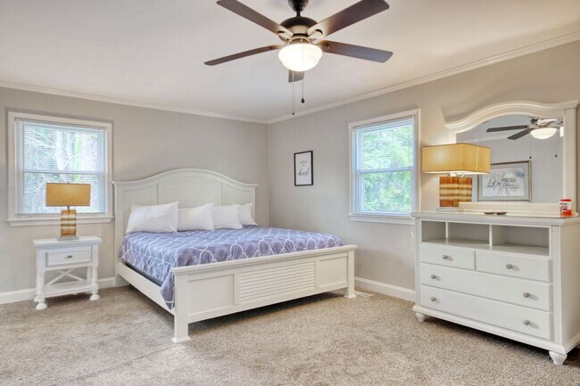 Building Photo - 1563 Elizabeth Rd