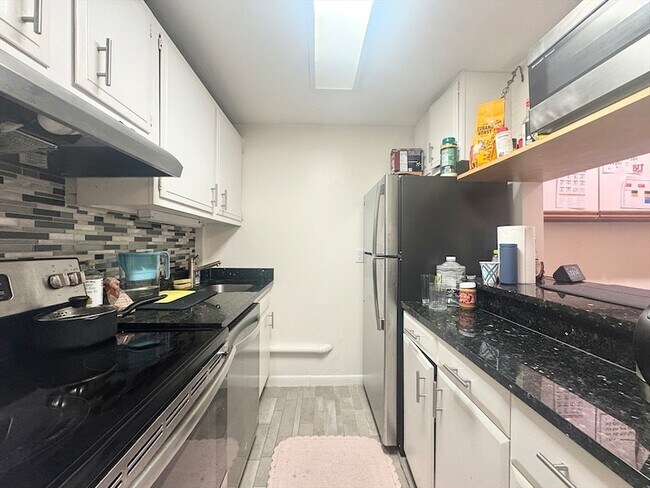 Building Photo - 1643 Cambridge St