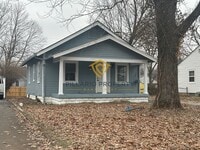 Building Photo - Welcome home to this beautiful 2 bedroom, 2 full bath in Forest Manor, just minutes from the Fair...