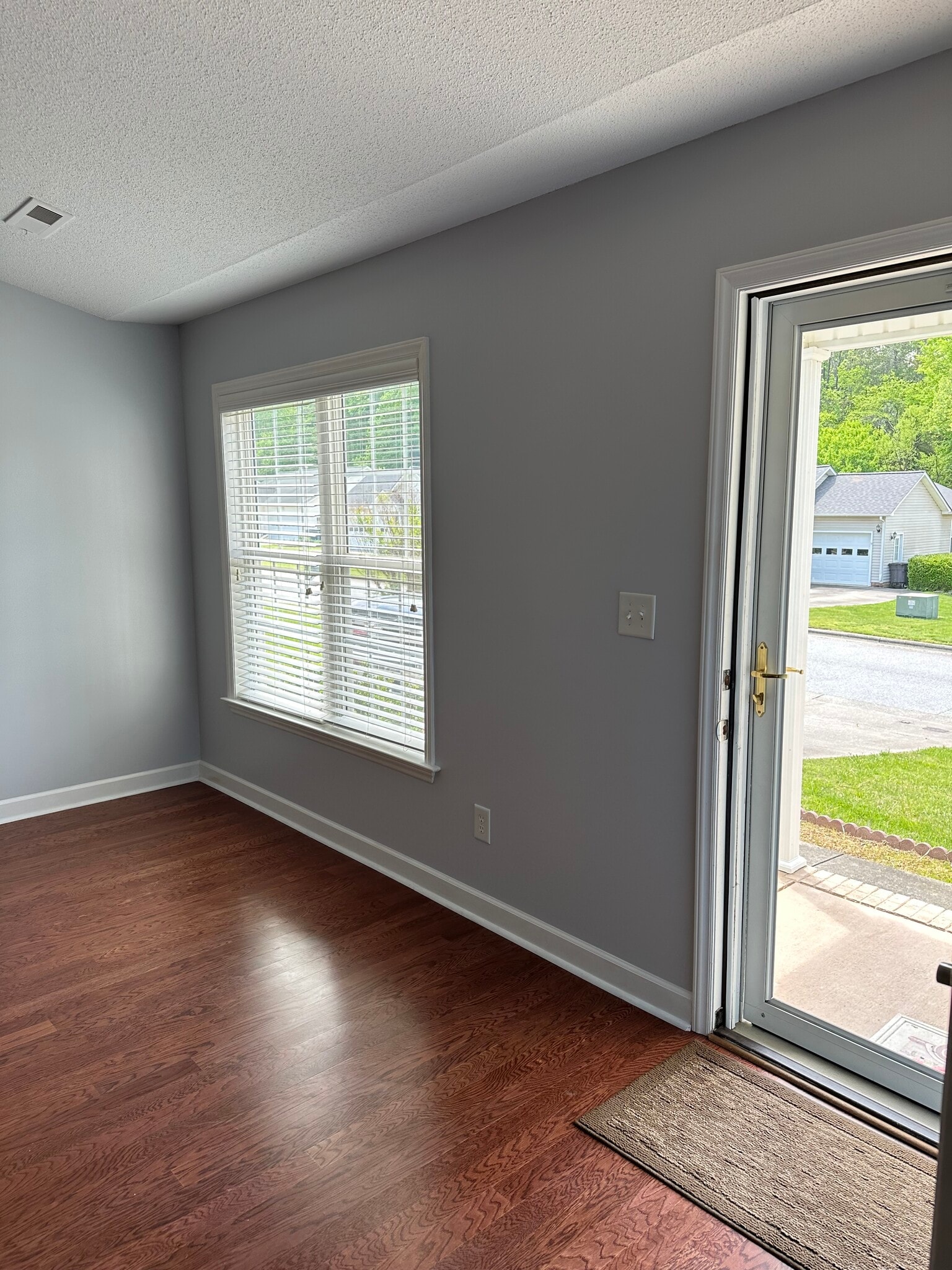 Living room - 1524 Hawkcrest Ln