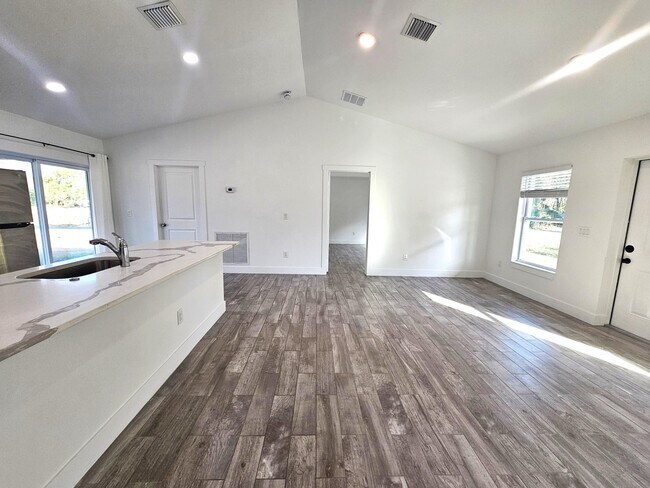 Building Photo - 2447 NW 5th St