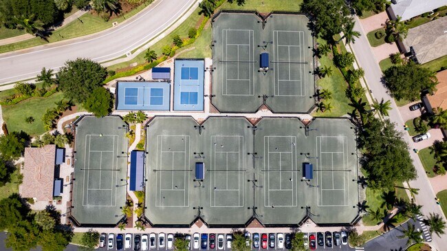 Building Photo - ** HERITAGE BAY ** 2 BED / 2 BATH - CONDO ...