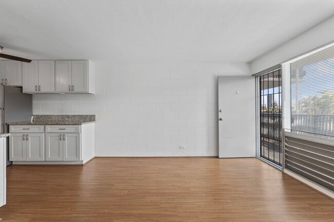 Building Photo - Charming Pualei Circle 1BR Condo with Parking, Pool & Utilities Included