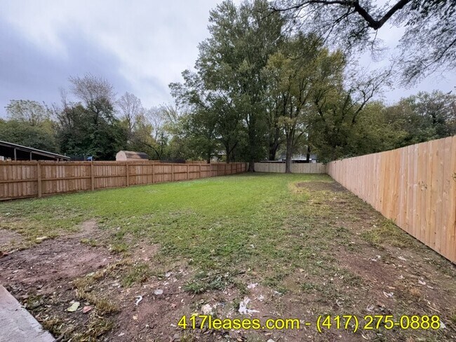 Building Photo - 2618 N Pierce Ave