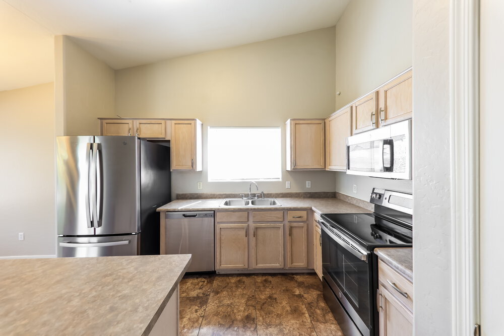 Building Photo - 16038 W Carmen Dr