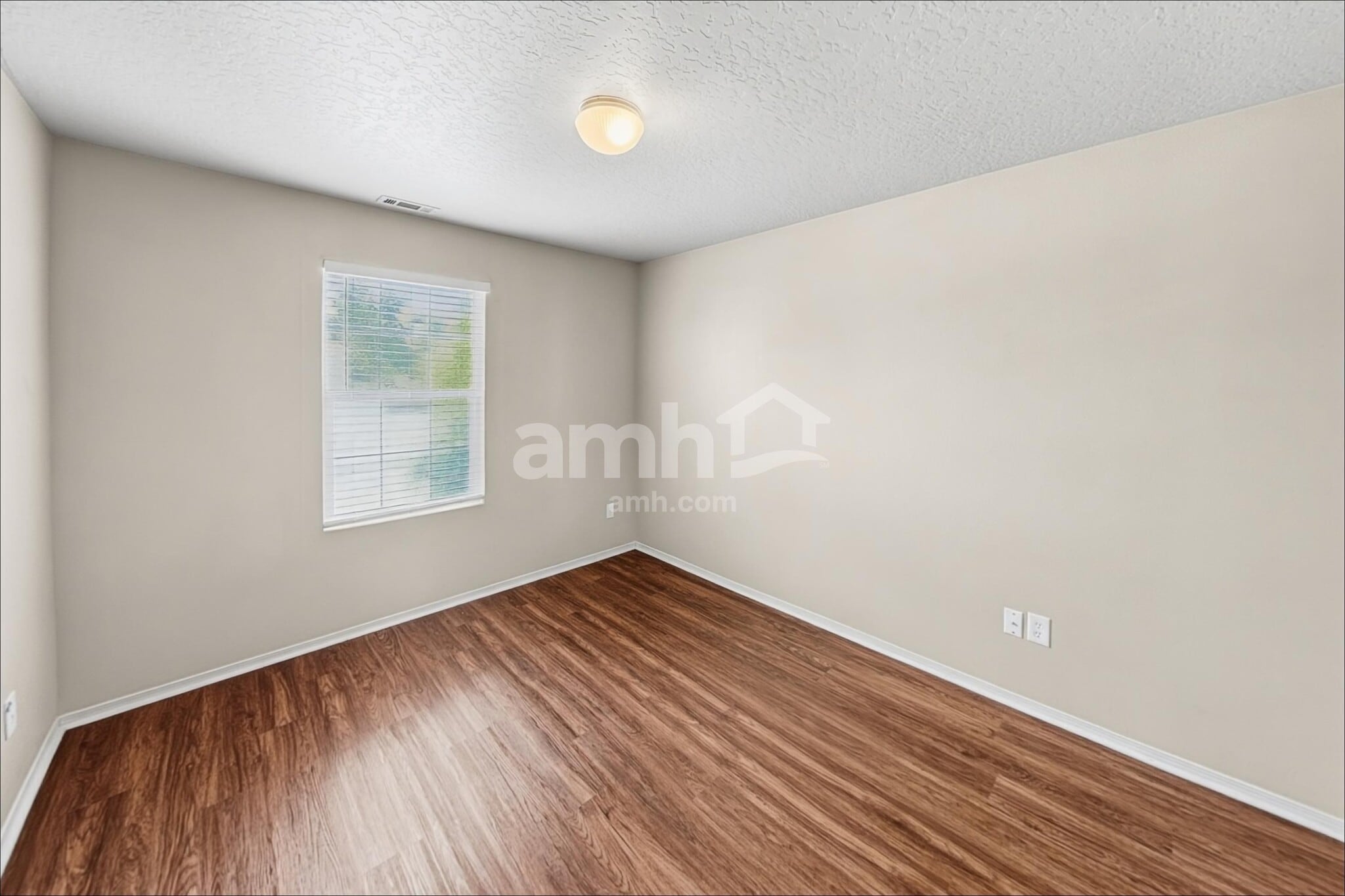 Building Photo - 363 E Ivy Glade St