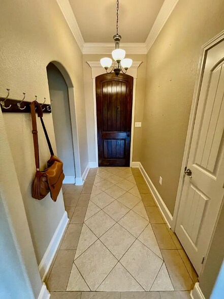 Building Photo - 120 Towering Oaks Ln