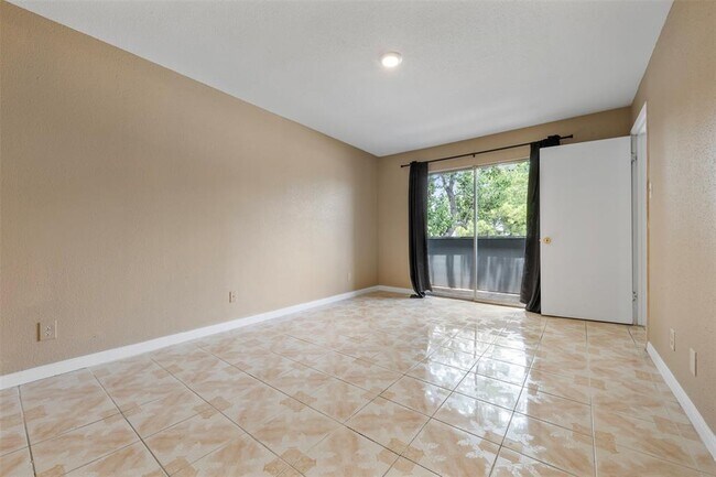 Building Photo - 9700 Leawood Blvd