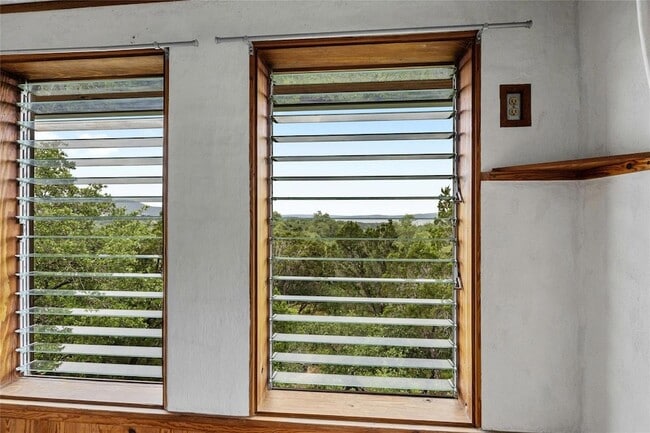 Building Photo - 15207 Farm to Market Rd 2769