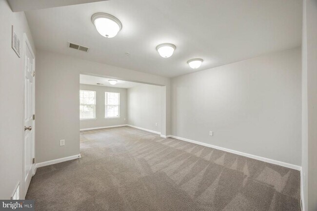Building Photo - 947 Chase Walk
