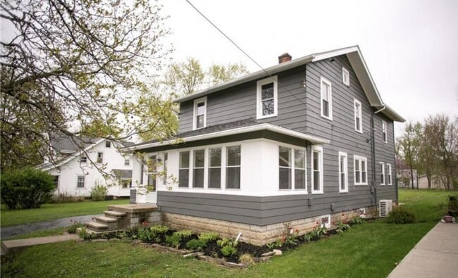 Building Photo - 209 E Hobart Ave