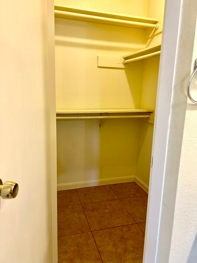 Building Photo - 2118 Endicott Ln