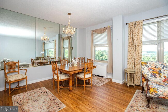 Building Photo - 4401 Roland Ave