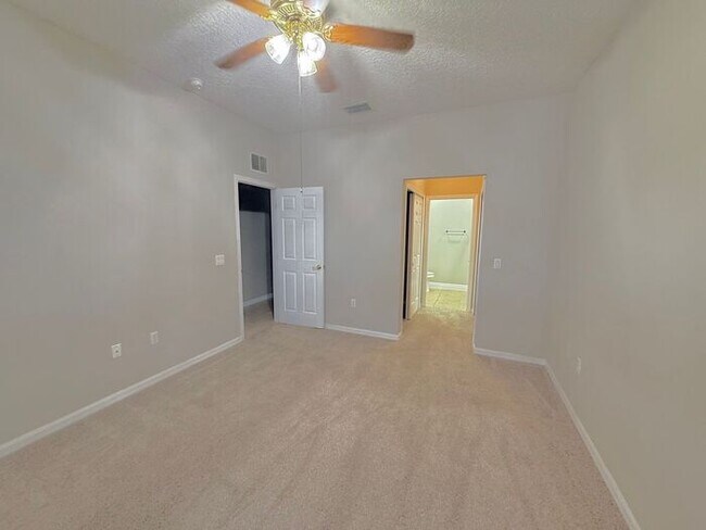 Building Photo - 3/2.5 Townhome in St Cloud-AVAILABLE NOW