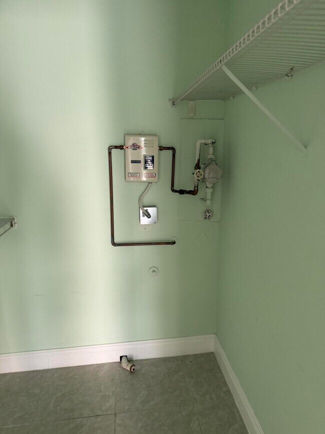 Building Photo - 8160 Geneva Ct