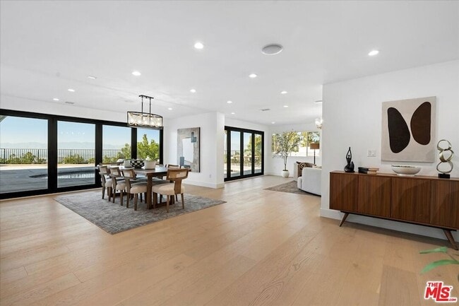 Building Photo - 15655 Castlewoods Dr