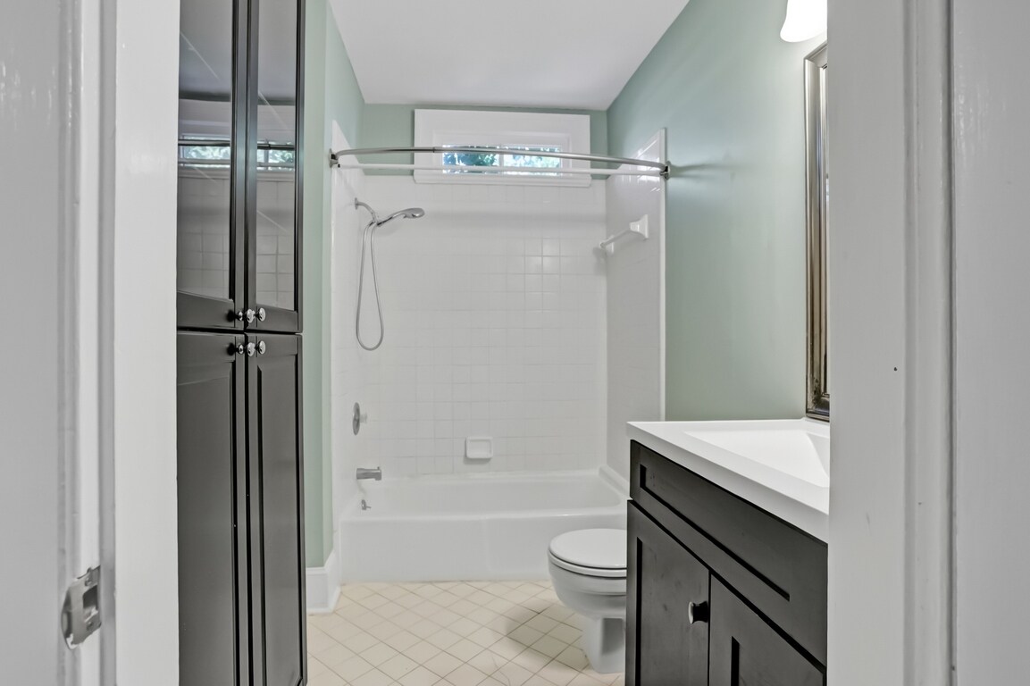 Building Photo - 403 Tattnall St