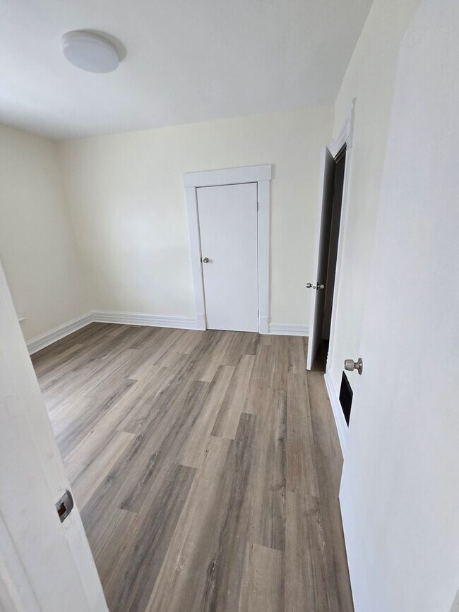 Building Photo - 2 BEDROOM SINGLE FAMILY HOME