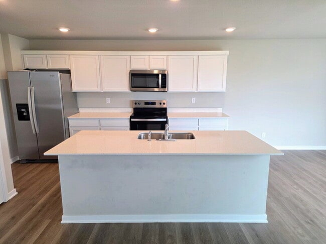 Building Photo - 655 NW Williamsburg Ln