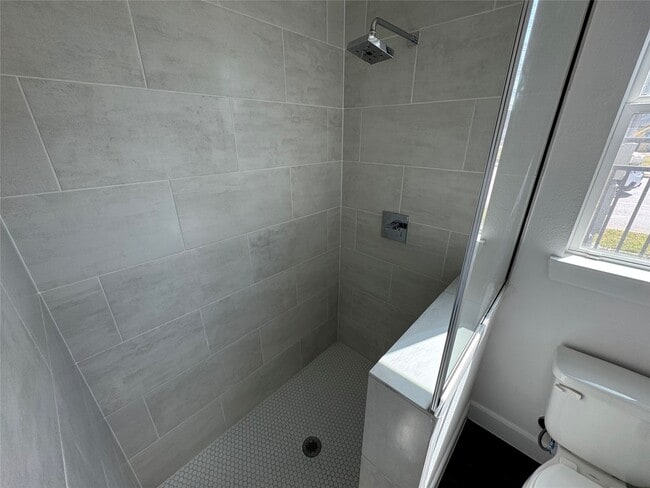 Building Photo - 304 Jensen Dr