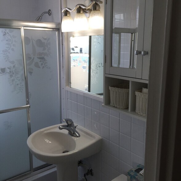 Bathroom - 444 Bedford Street