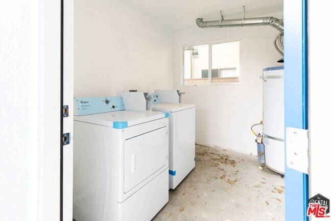 Building Photo - 3872 Bentley Ave